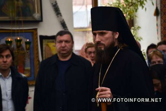 Єпископ Кропивницький і Голованівський Православної церкви України Марк та представники духовенства ПЦУ провели панахиду за загиблими воїнами України.